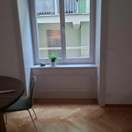 Station Apartment, 2 Bedroom & Sofabed *