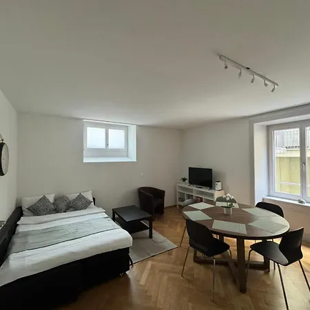 Station Apartment, 2 Bedroom & Sofabed