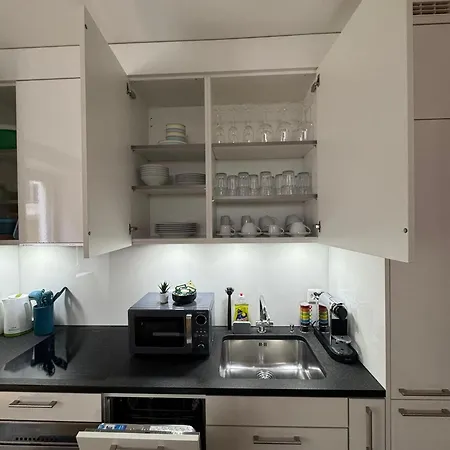 Station Apartment, 2 Bedroom & Sofabed Zurich