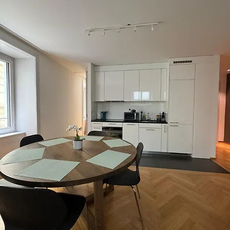 Station Apartment, 2 Bedroom & Sofabed Zurich