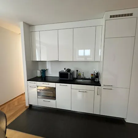 Station Apartment, 2 Bedroom & Sofabed Appartement