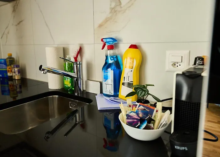 Station Apartment, 2 Bedroom & Sofabed * Zurich