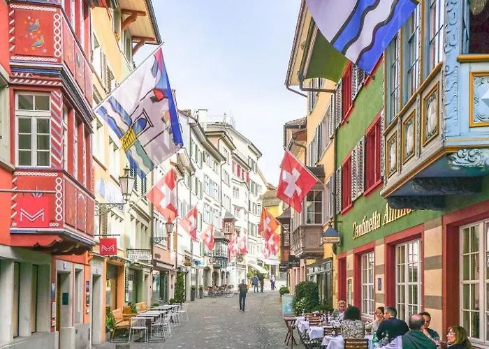 Station Apartment, 2 Bedroom & Sofabed Zurich