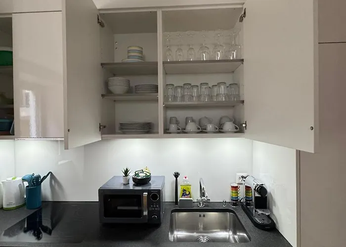 Station Apartment, 2 Bedroom & Sofabed Zurich