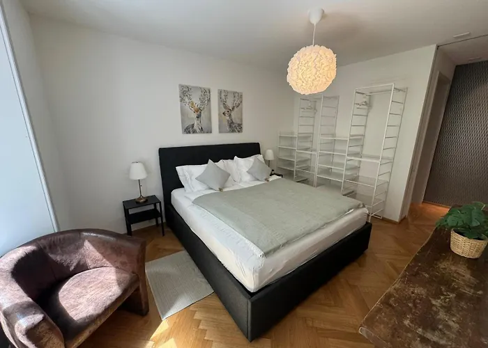 Station Apartment, 2 Bedroom & Sofabed Lägenhet *