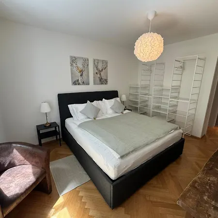 Station Apartment, 2 Bedroom&sofabed Apartment *